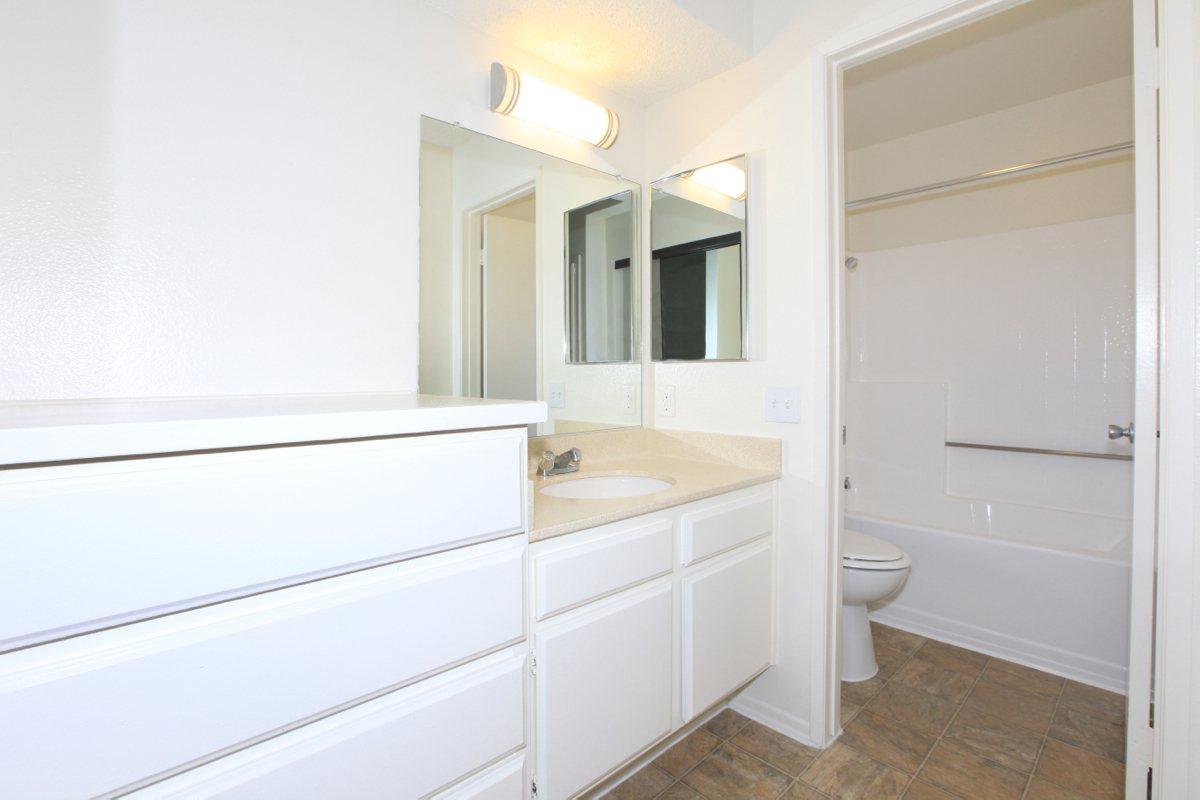 Emerald Court Apartment Homes Photo Gallery